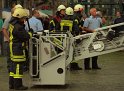 2 Denkmalkletterer hielten Feuerwehr und Polizei in Trapp Koeln Heumarkt P211